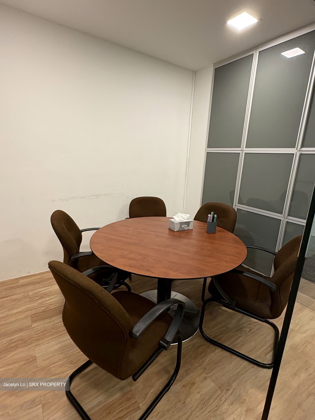 International Plaza (D2), Office #585846381